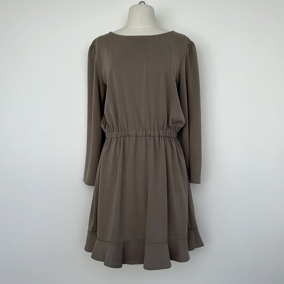 Emma Knudsen Sawyer Dress in Olive. Size M - Picture 6 of 10